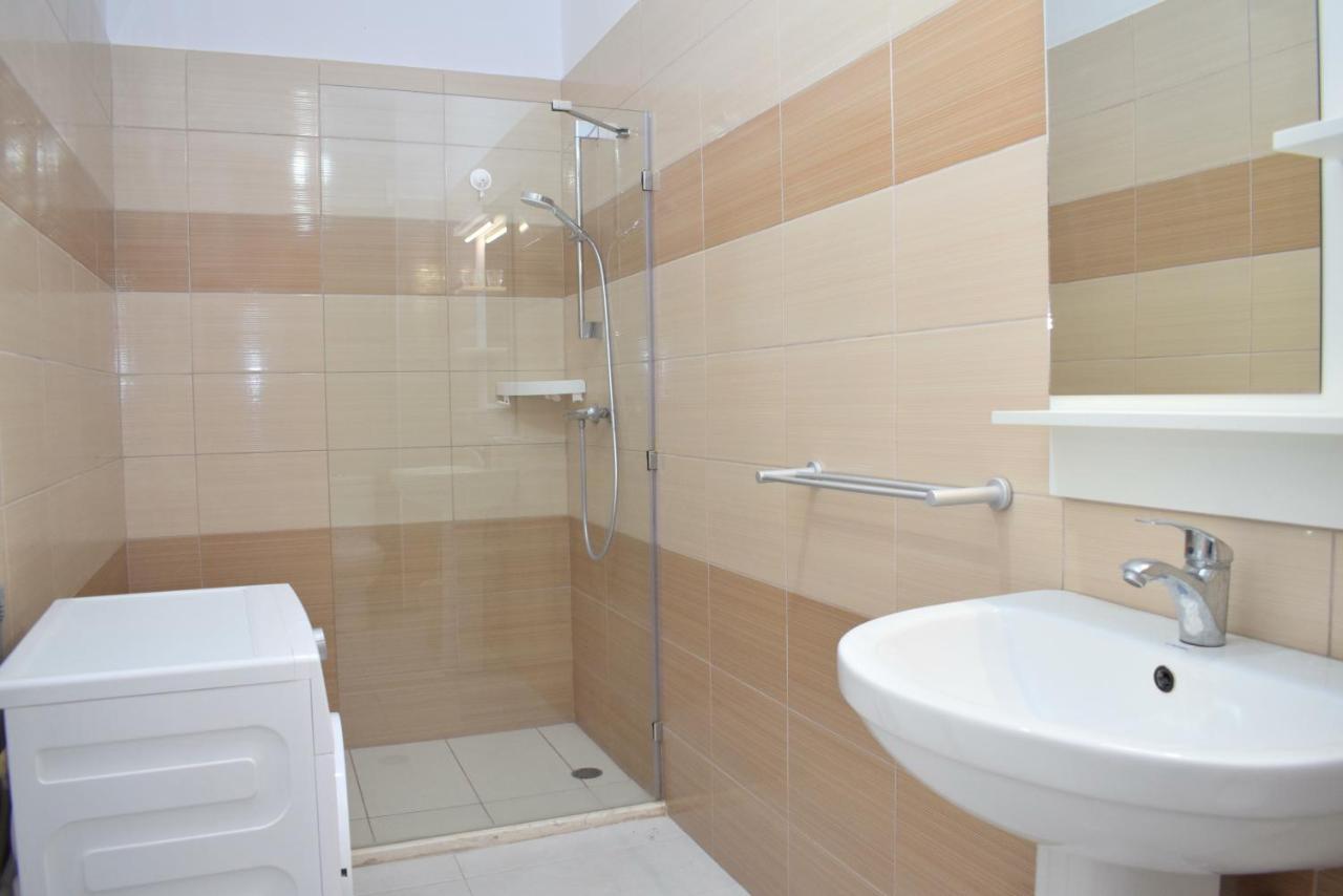 Sea View Apartment - 007 Vlore Bagian luar foto