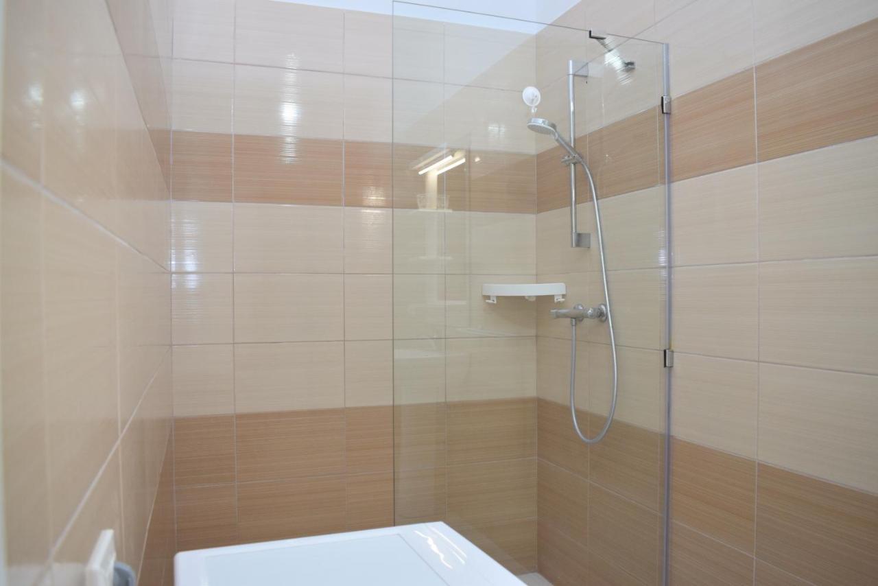 Sea View Apartment - 007 Vlore Bagian luar foto