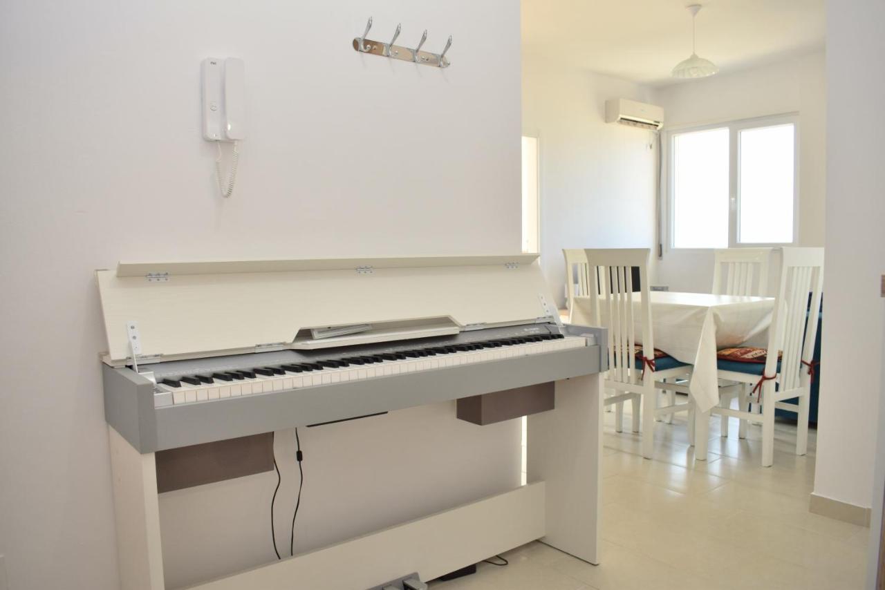 Sea View Apartment - 007 Vlore Bagian luar foto