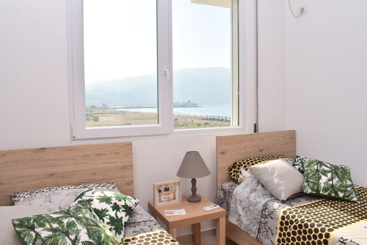 Sea View Apartment - 007 Vlore Bagian luar foto